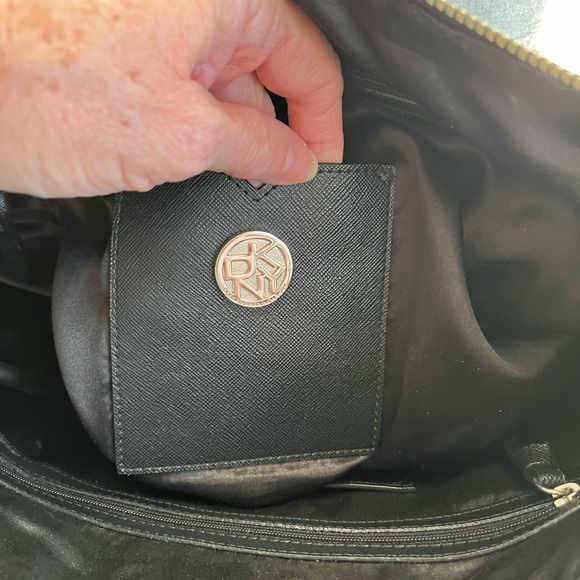 DKNY beautiful Black thick Leather Handbag - Picture 13 of 15